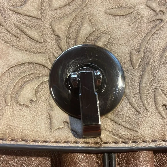 LIZ SOTO Abby Convertible
Crossbody/Backpack/Brown, EUC - Picture 9 of 12